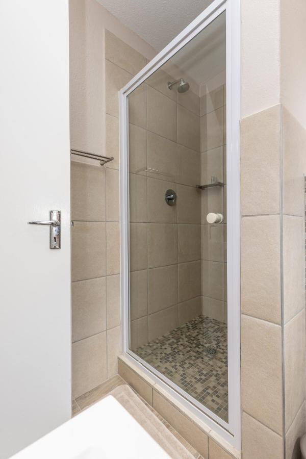 67 The Shades - Luxury Apartment In Umhlanga - Airconditioning Throughout And Inverter Durban Eksteriør billede